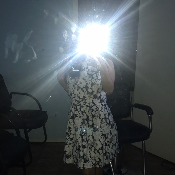 Dress - Picture 4 of 6